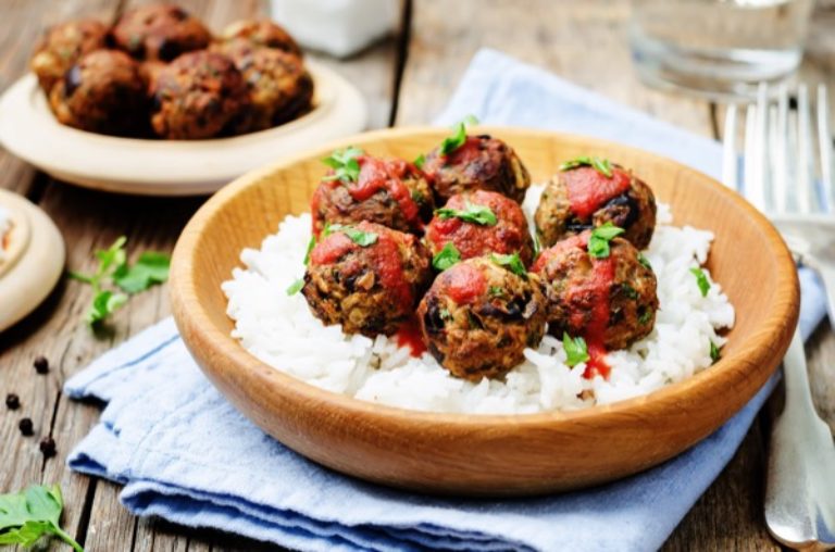 vegan meatballs in rice (1)