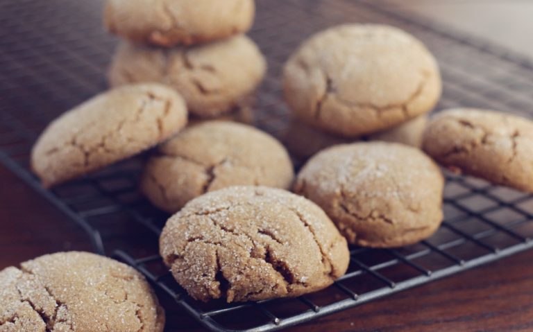 ginger cookies on rack (1)