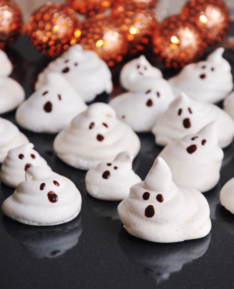 Halloween meringue ghosts (1)