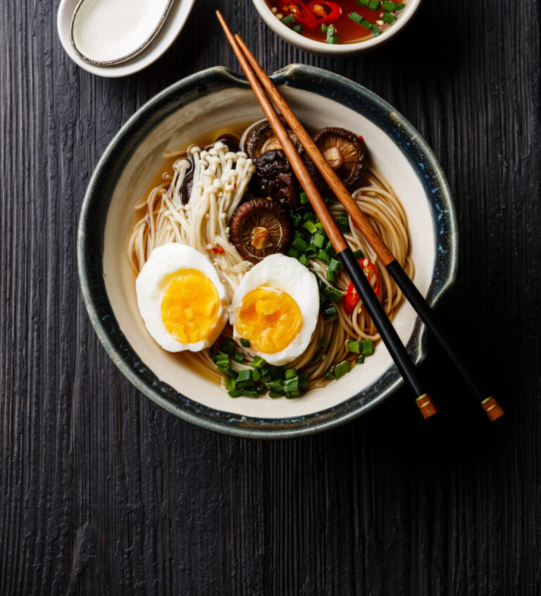 Ramen,Noodles,With,Egg,,Enoki,And,Shiitake,Mushrooms,With,Broth